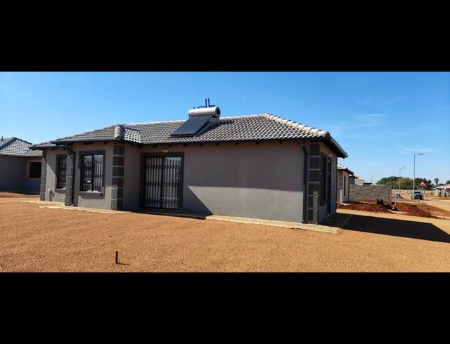 4 BEDROOM HOUSE FOR SALE IN WINDMILL PARK